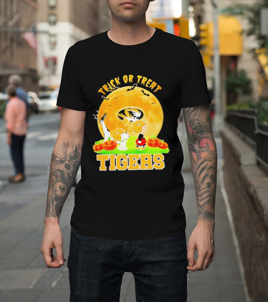 Trick Or Treat Tigers Halloween Peanuts Missouri 2026 T-Shirt