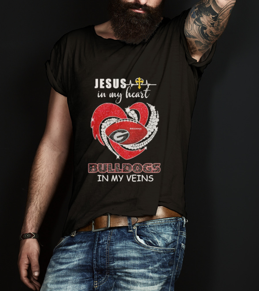 Jesus In My Heart Bulldogs In My Veins Diamond Heart T-Shirt
