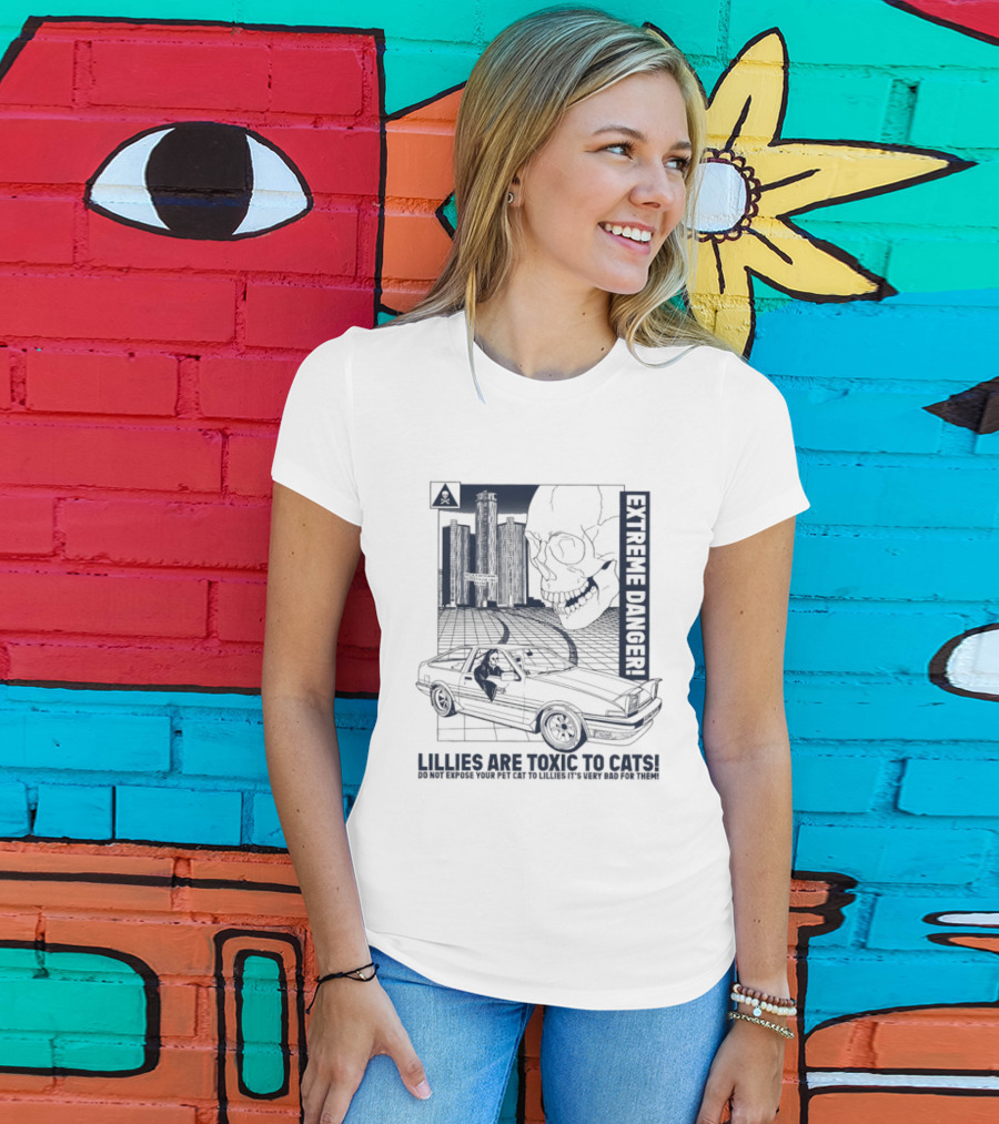 Extreme Danger Skull With Lilies Toxic To Cats Warning T-Shirt