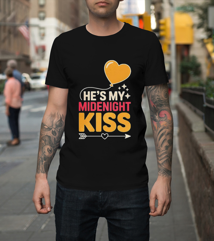 Happy New Year Midnight Kiss Heart Balloon And Arrow T-Shirt