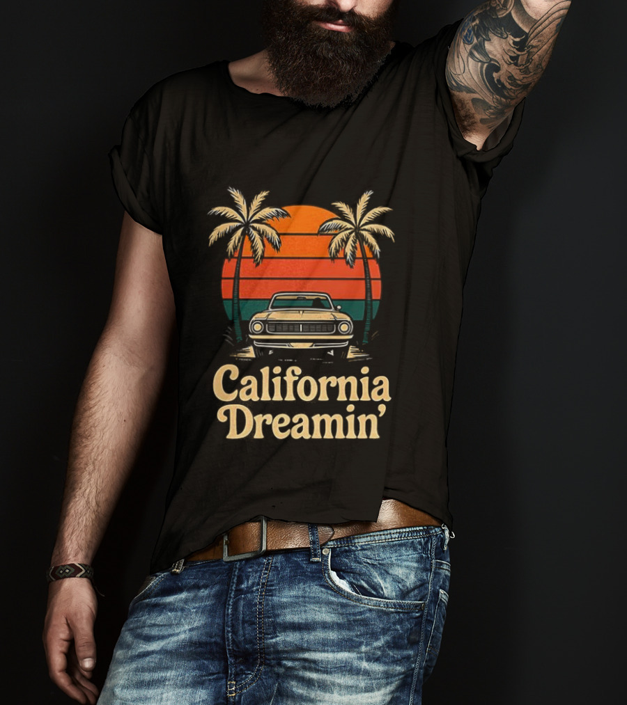 California Dreamin Vintage Sunset Car Palm Trees T-Shirt