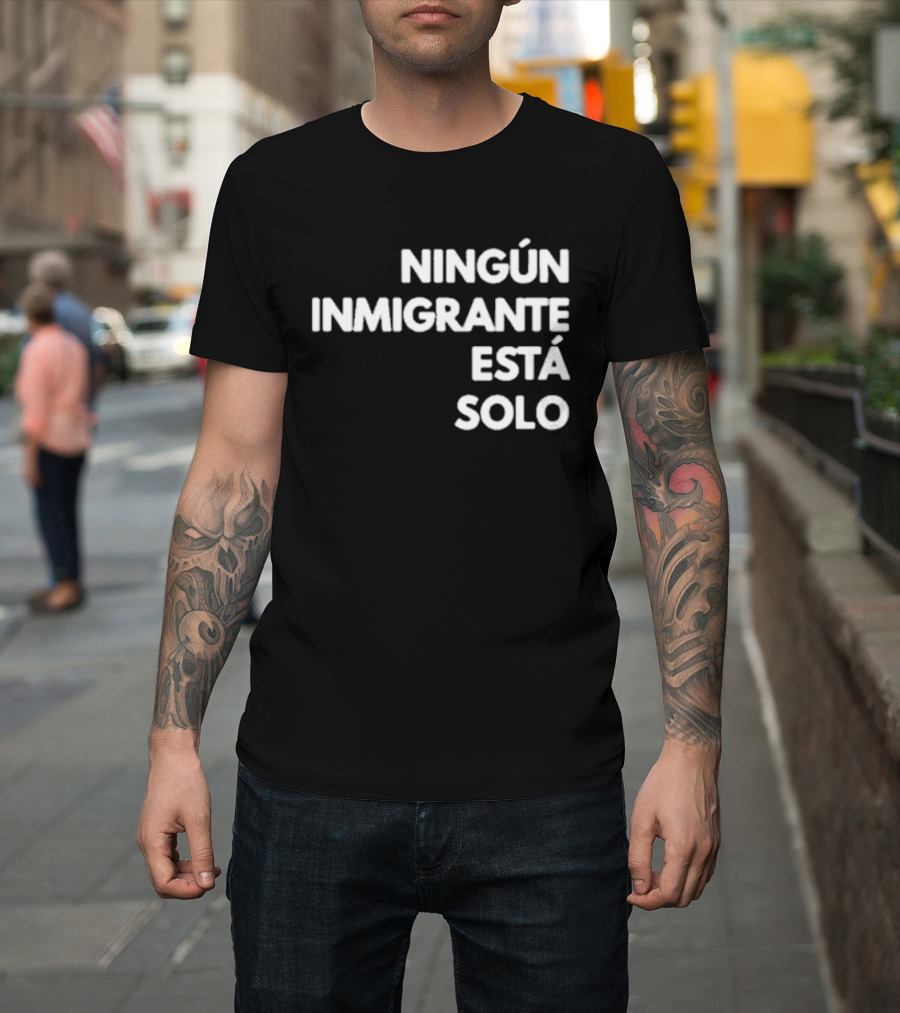 Mina Kimes Ningún Inmigrante Está Solo Message T-Shirt