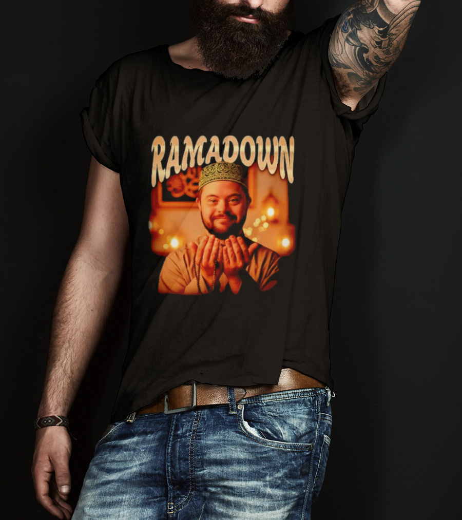 Ramadown Mens Kufi Malawi Hexa Series Smiling Man Praying Ramadan T-Shirt