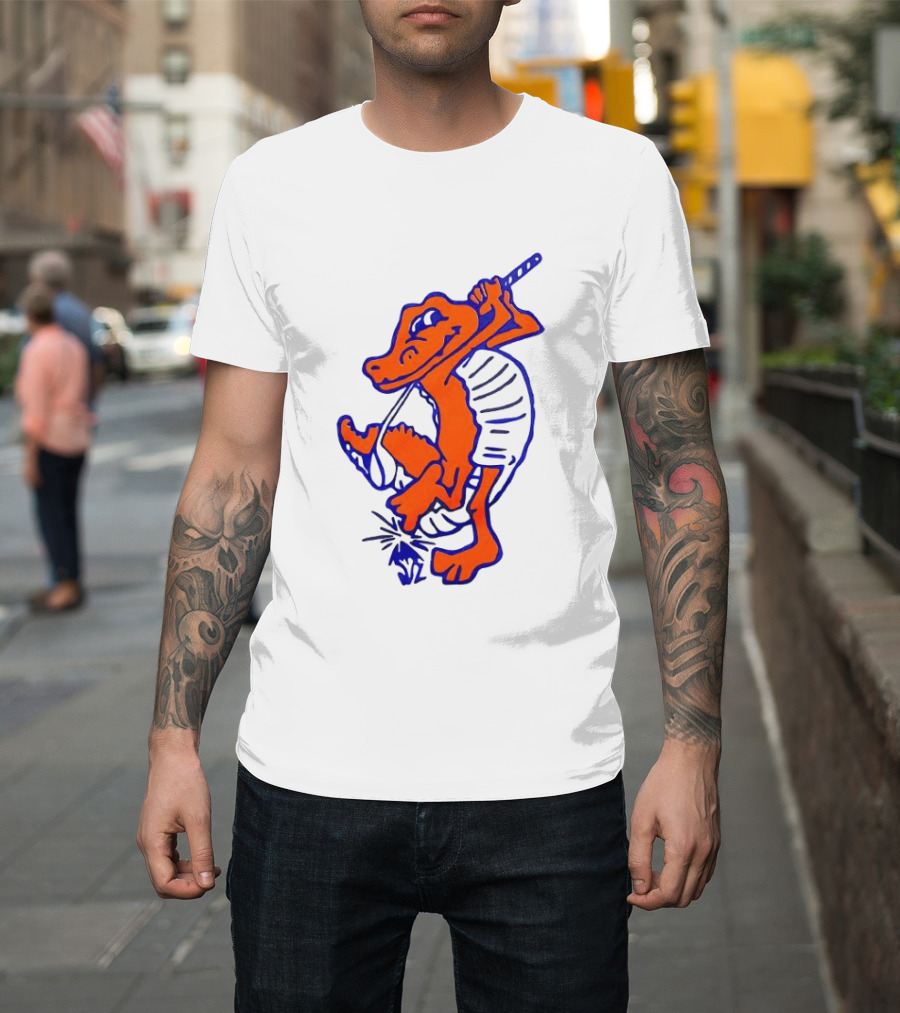 Swinging Gator Vintage Cartoon Playing Golf T-Shirt