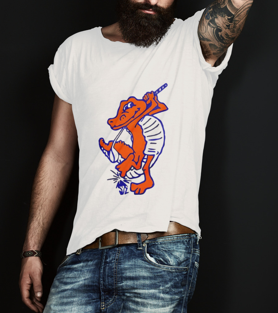 Swinging Gator Vintage Cartoon Playing Golf T-Shirt
