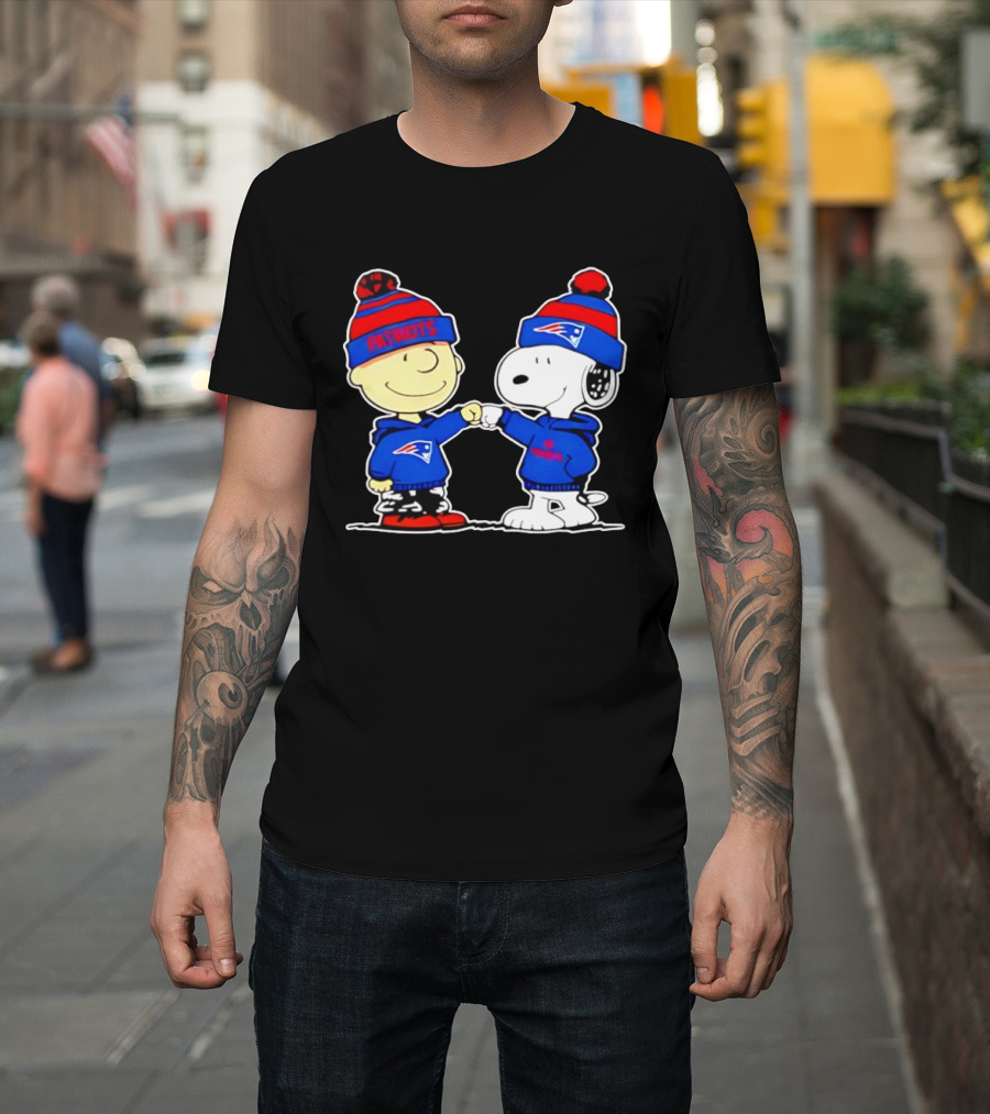 Snoopy And Charlie Brown Patriots Beanie Fist Bump T-Shirt