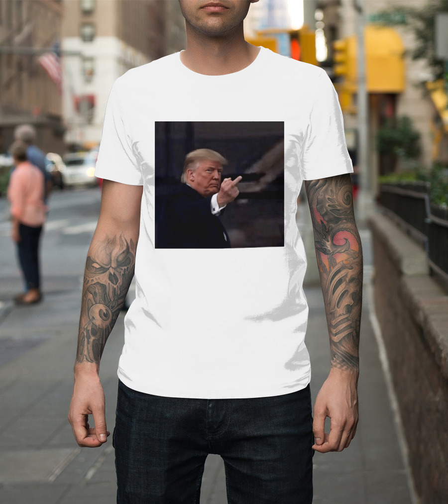 Trump Middle Finger At Heckler T-Shirt