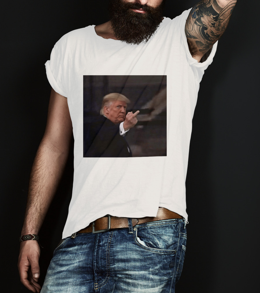 Trump Middle Finger At Heckler T-Shirt