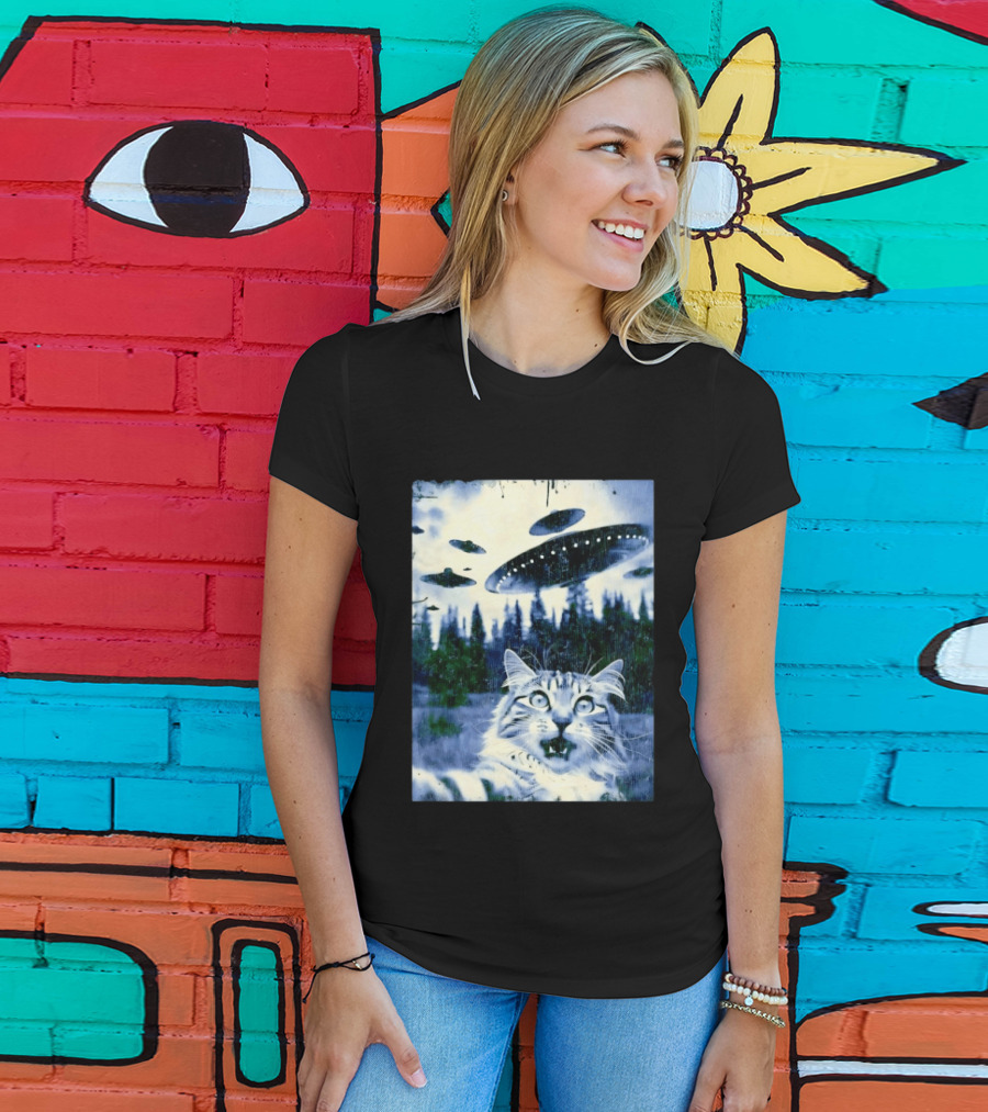 UFO Cat Extraterrestrial Surprise Scene T-Shirt