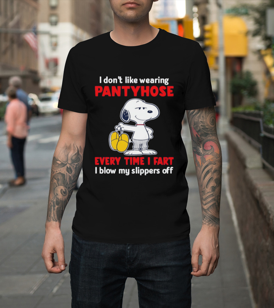 Snoopy I Don't Like Wearing Pantyhose Every Time I Fart I Blow My Slippers Off T-Shirt