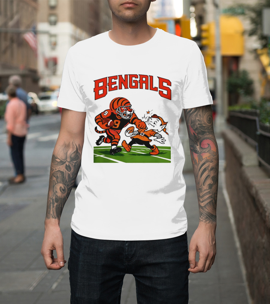 Bengals Tiger Player Tackling Browns Elf Cleveland Rivalry T-Shirt