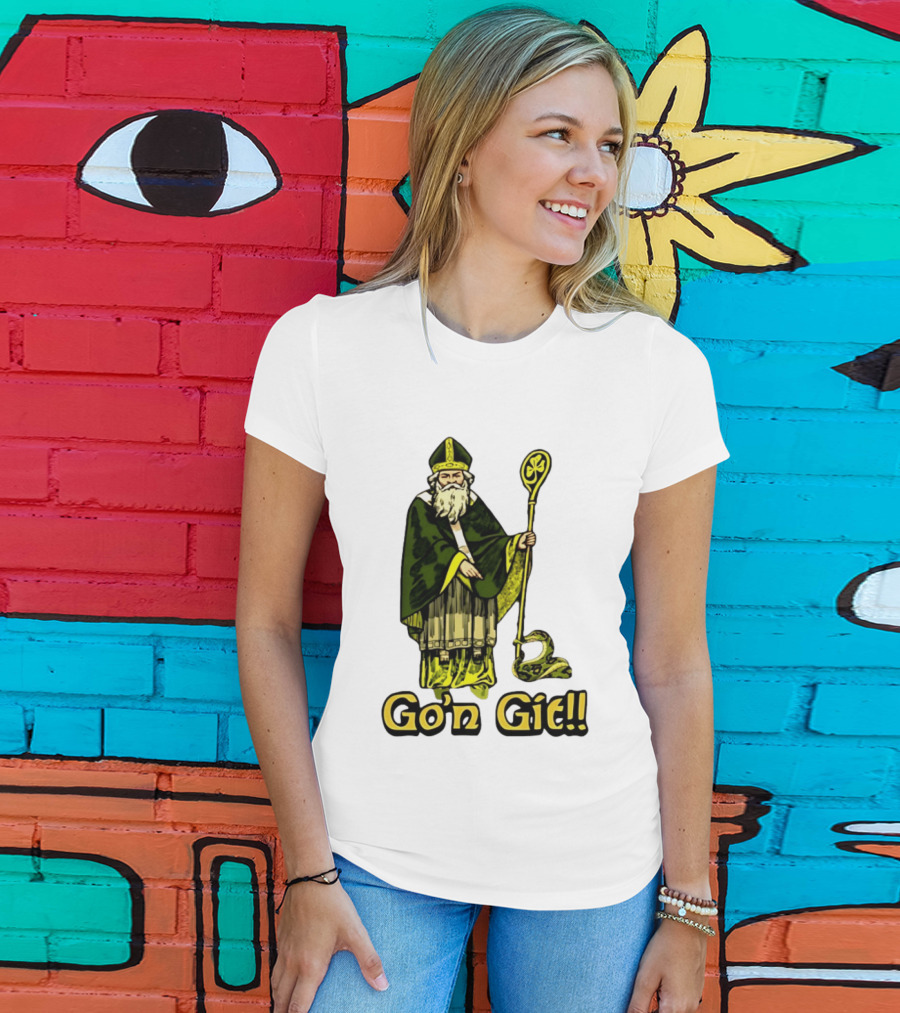 St Patrick With Shamrock Staff And Snake Go'n Git T-Shirt