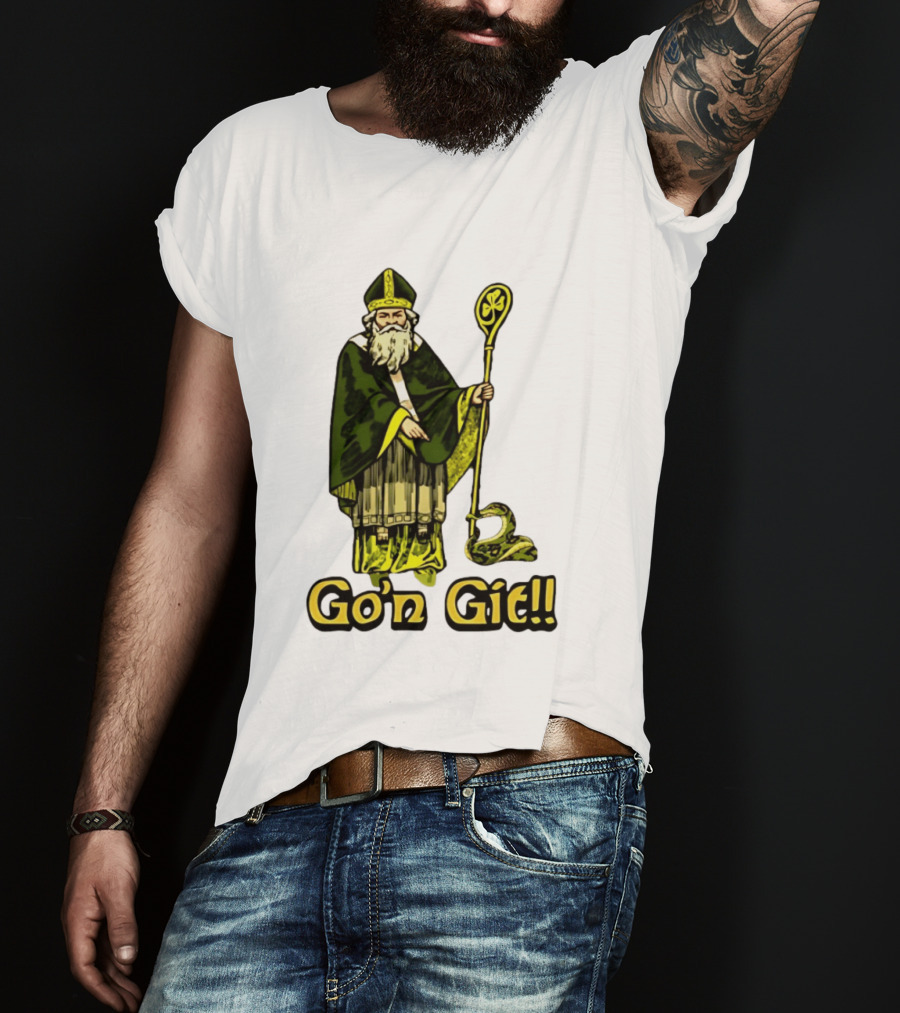 St Patrick With Shamrock Staff And Snake Go'n Git T-Shirt