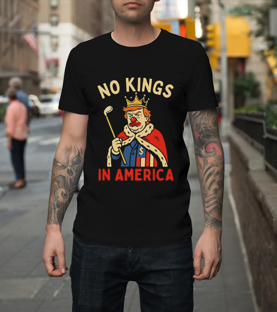 No Kings In America Trump Clown Wearing Crown And Red Nose Golf Club T-Shirt