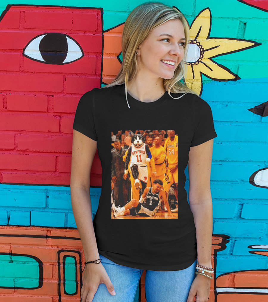 New York Knicks 11 Cat Dunks On Spurs Player Victor Wembanyama With Crowd And Lakers Players T-Shirt