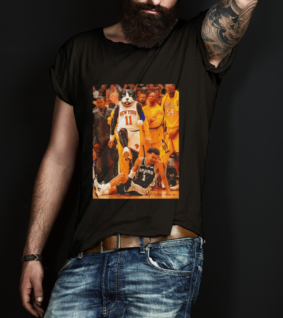 New York Knicks 11 Cat Dunks On Spurs Player Victor Wembanyama With Crowd And Lakers Players T-Shirt