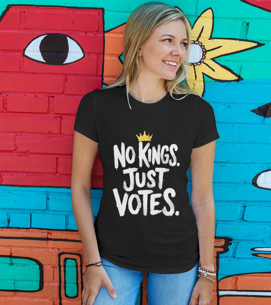No Kings Just Votes Crown Symbol Politics Empowerment T-Shirt