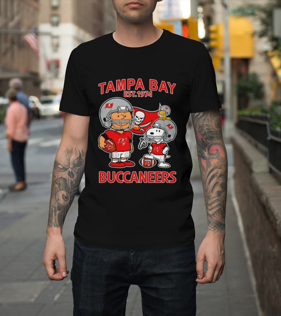 Tampa Bay Buccaneers Snoopy And Charlie Brown EST 1974 T-Shirt