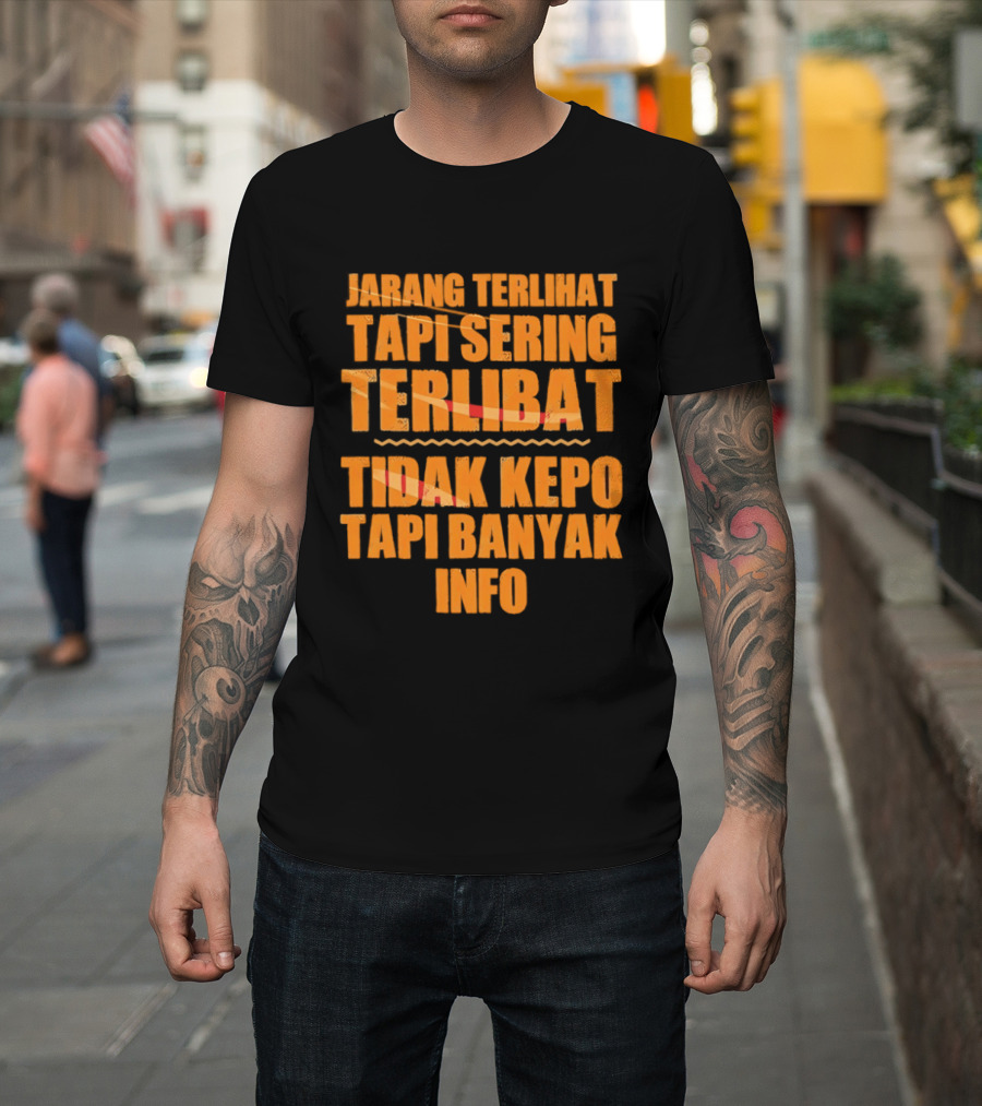Jarang Terlihat Tapi Sering Terlibat Tidak Kepo Tapi Banyak Info Keren T-Shirt