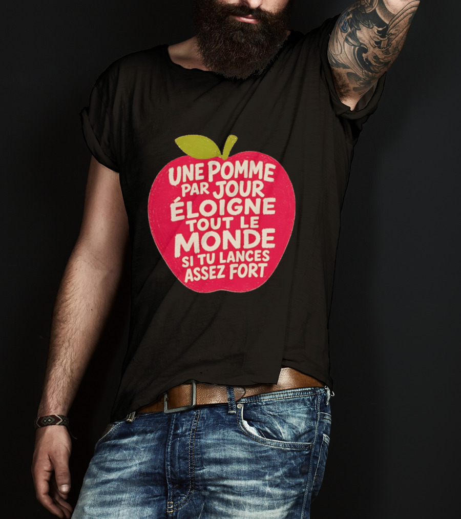 Une Pomme Par Jour Éloigne Tout Le Monde Si Tu Lances Assez Fort Humor Phrase T-Shirt