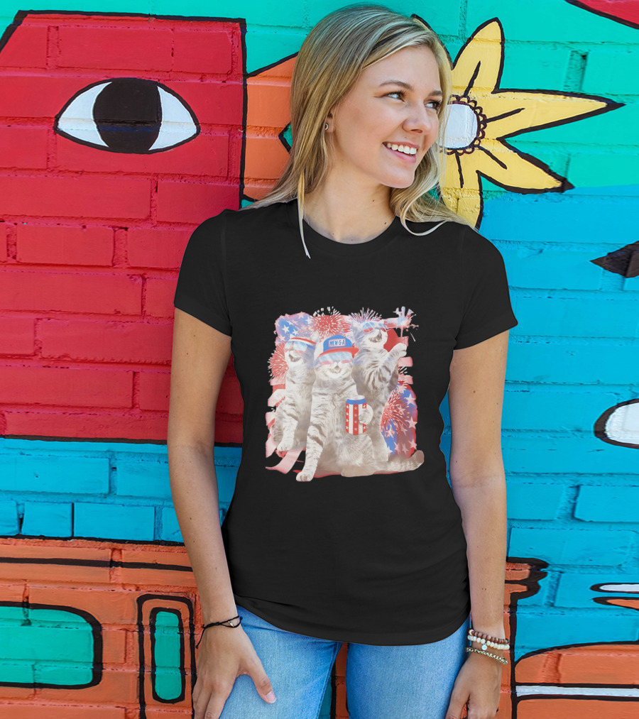 Mew's A Patriotic American Flag Cats Fireworks Party Animal Holiday USA T-Shirt