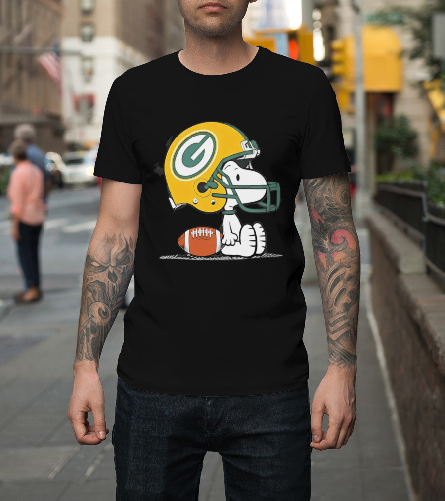 Snoopy Green Bay Packers Football Helmet Collaboration With Peanuts T-Shirt