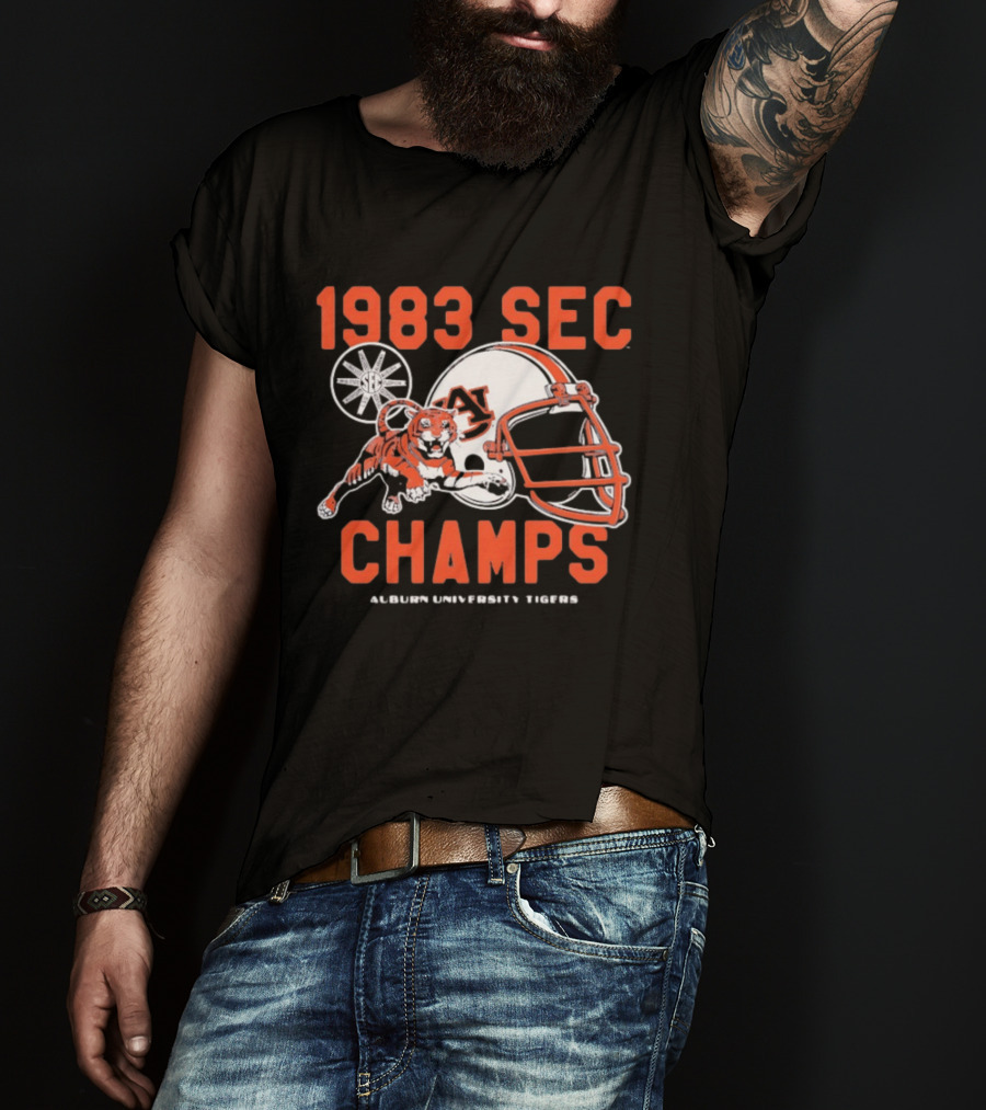 Auburn University Tigers 1983 SEC Champs Tiger Football Helmet T-Shirt