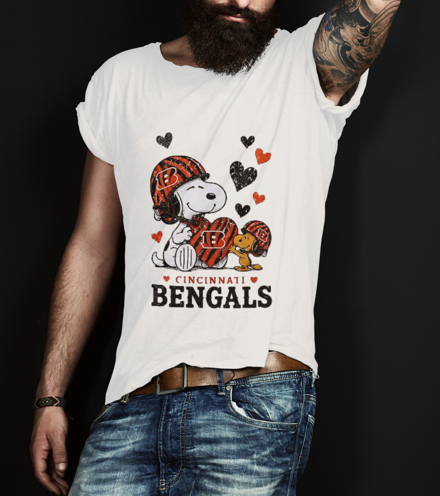 Cincinnati Bengals Peanuts Snoopy And Woodstock Love Hearts T-Shirt
