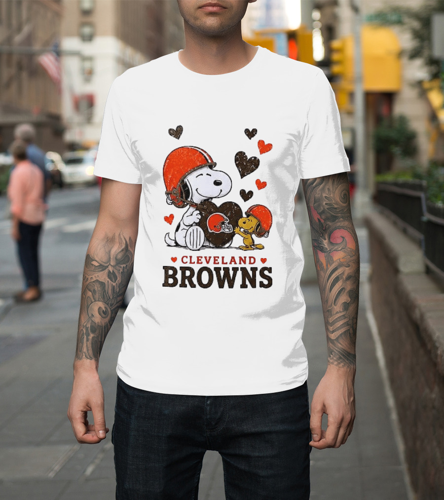 Cleveland Browns Peanuts Snoopy Woodstock Heart Helmets Love T-Shirt