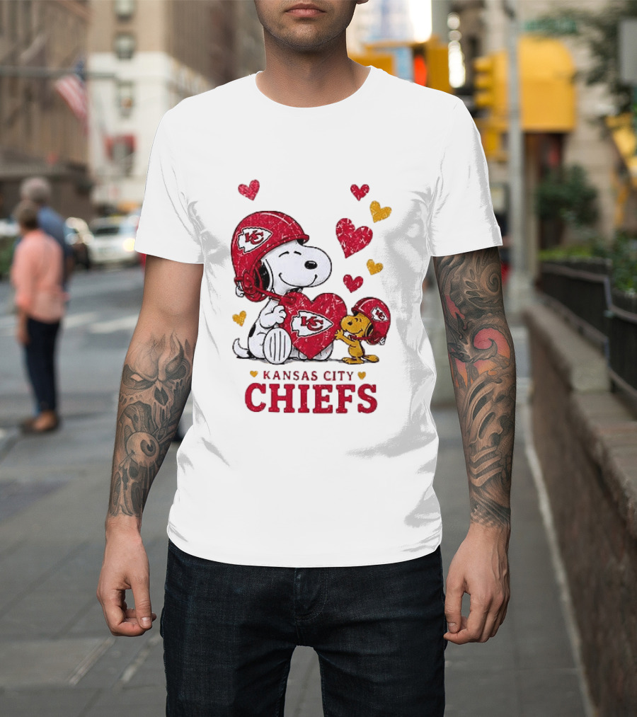 Kansas City Chiefs Peanuts Snoopy Hearts And Laughter T-Shirt