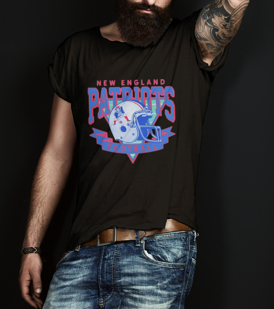 New England Patriots Football Vintage Helmet T-Shirt