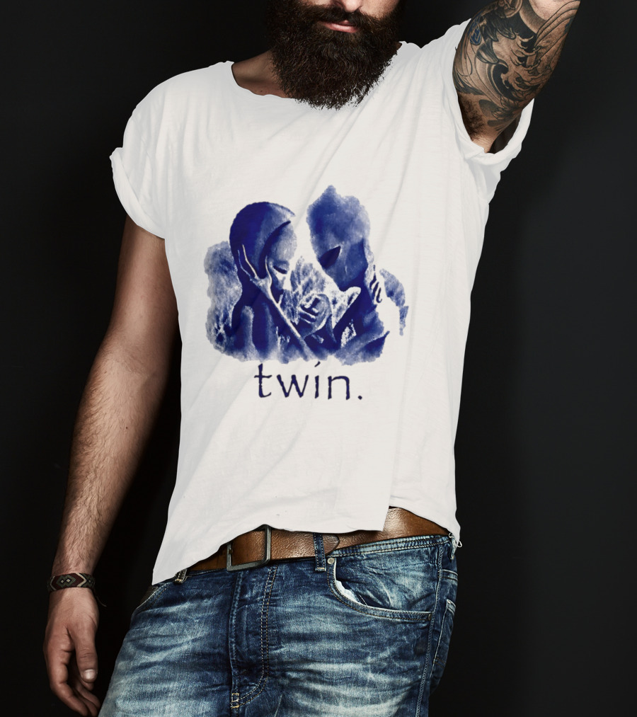 Twin Alien Extraterrestrial Sci Fi Embrace T-Shirt