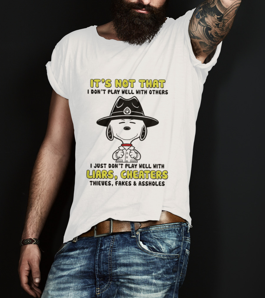 Snoopy It's Not That I Don't Play Well With Others Just Don't Play Well With Liars Cheaters Thieves Fakes & Assholes T-Shirt