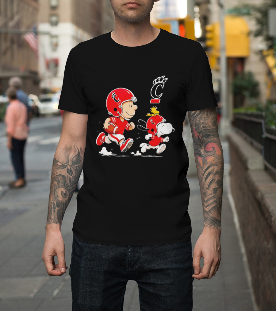 Charlie Brown Snoopy Cincinnati Bearcats Football Running T-Shirt