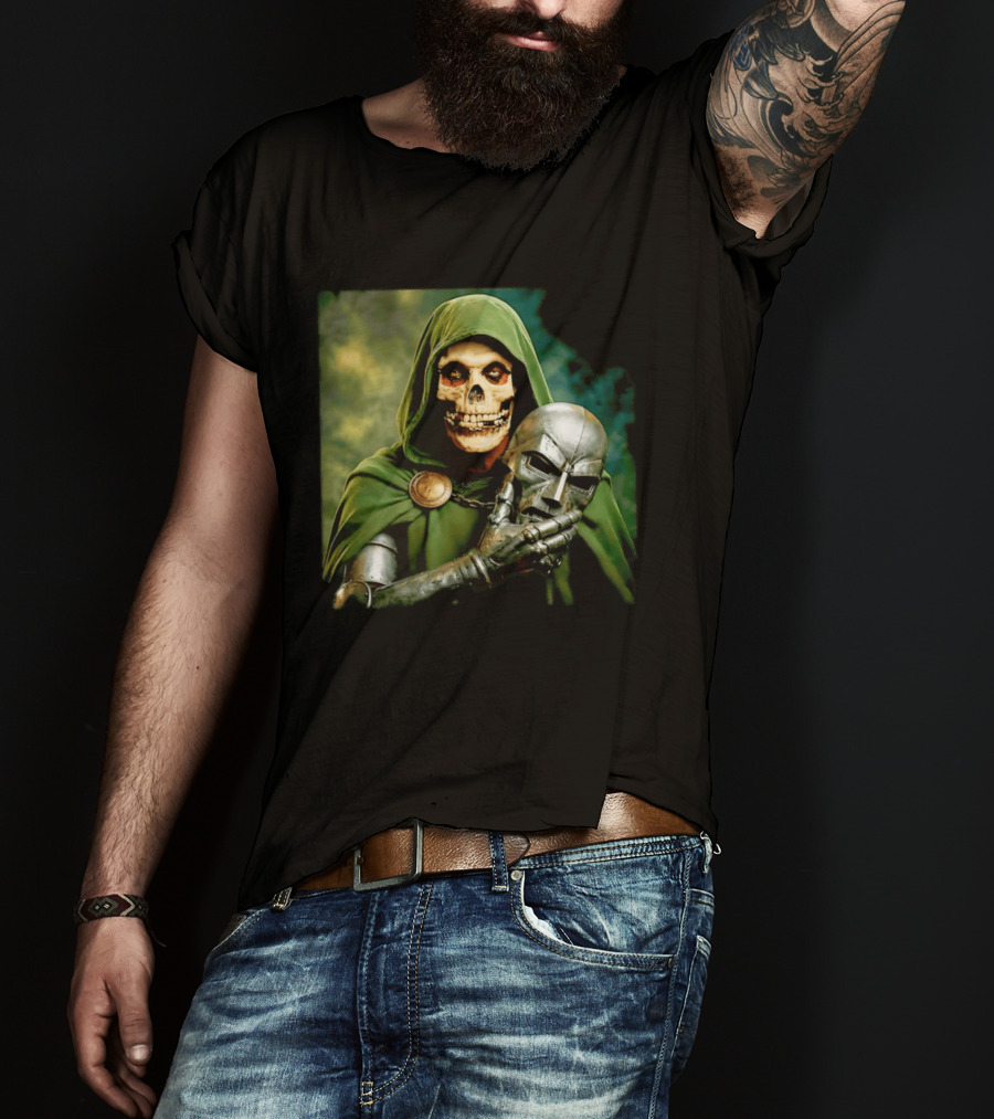 Doctor Doom Skull Face Holding Mask Supervillain Marvel T-Shirt