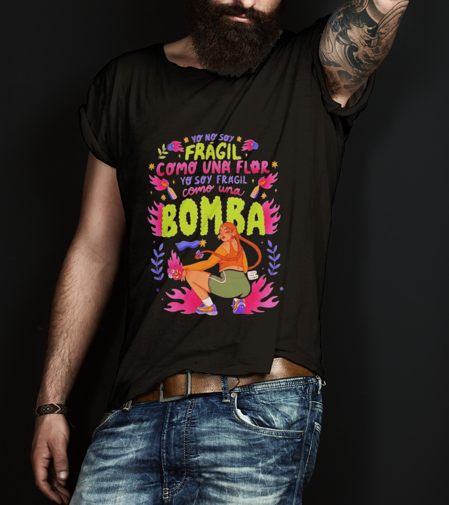 Yo No Soy Frágil Como Una Flor Yo Soy Frágil Como Una Bomba Mujer Con Fuego Y Explosiones T-Shirt