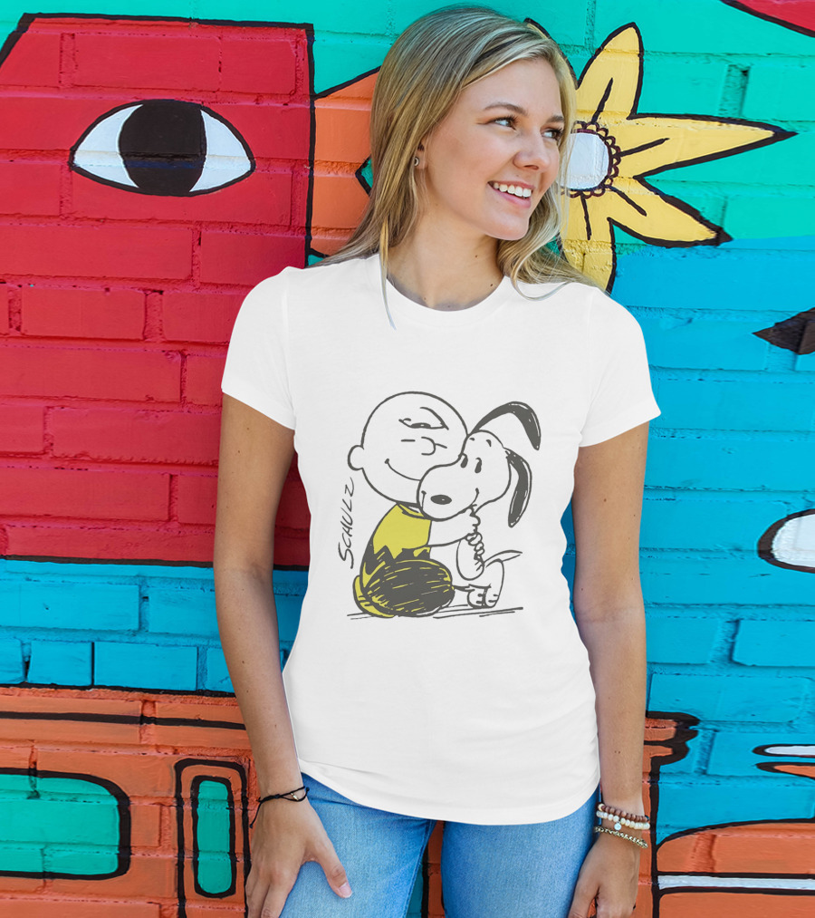 Schulz Charlie Brown Snoopy Hugging Classic Peanuts Friendship T-Shirt