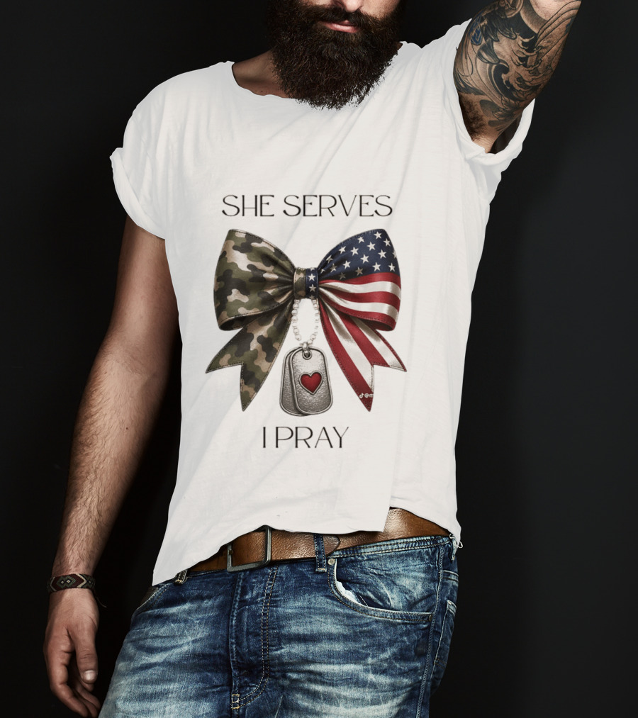 She Serves I Pray USA Flag Camo Bow Dog Tags T-Shirt