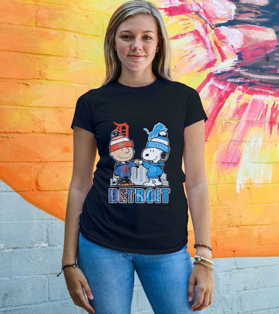 Charlie Brown Snoopy Detroit Tigers Lions Fist Bump Peanuts T-Shirt