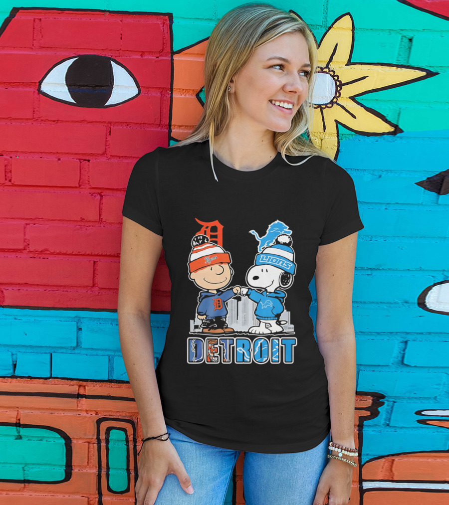 Charlie Brown Snoopy Detroit Tigers Lions Fist Bump Peanuts T-Shirt