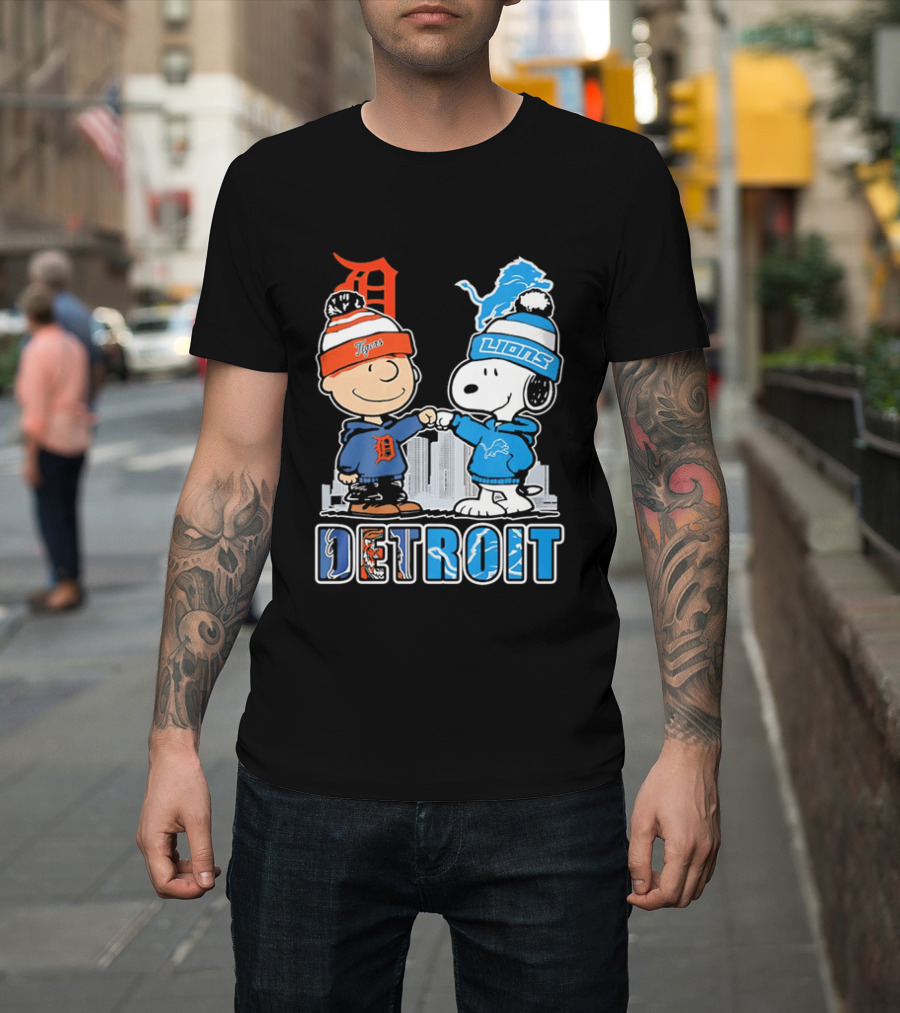 Charlie Brown Snoopy Detroit Tigers Lions Fist Bump Peanuts T-Shirt