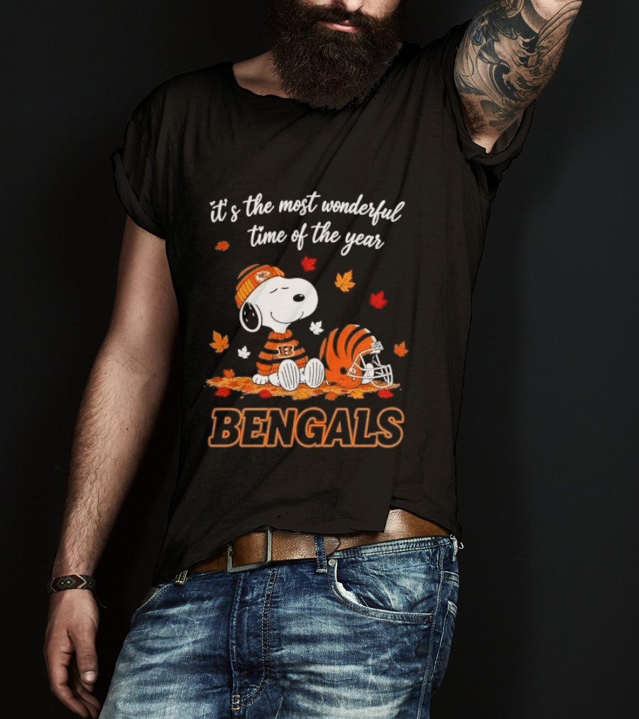 It's The Most Wonderful Time Of The Year Snoopy Bengals Leaves Helmet T-Shirt