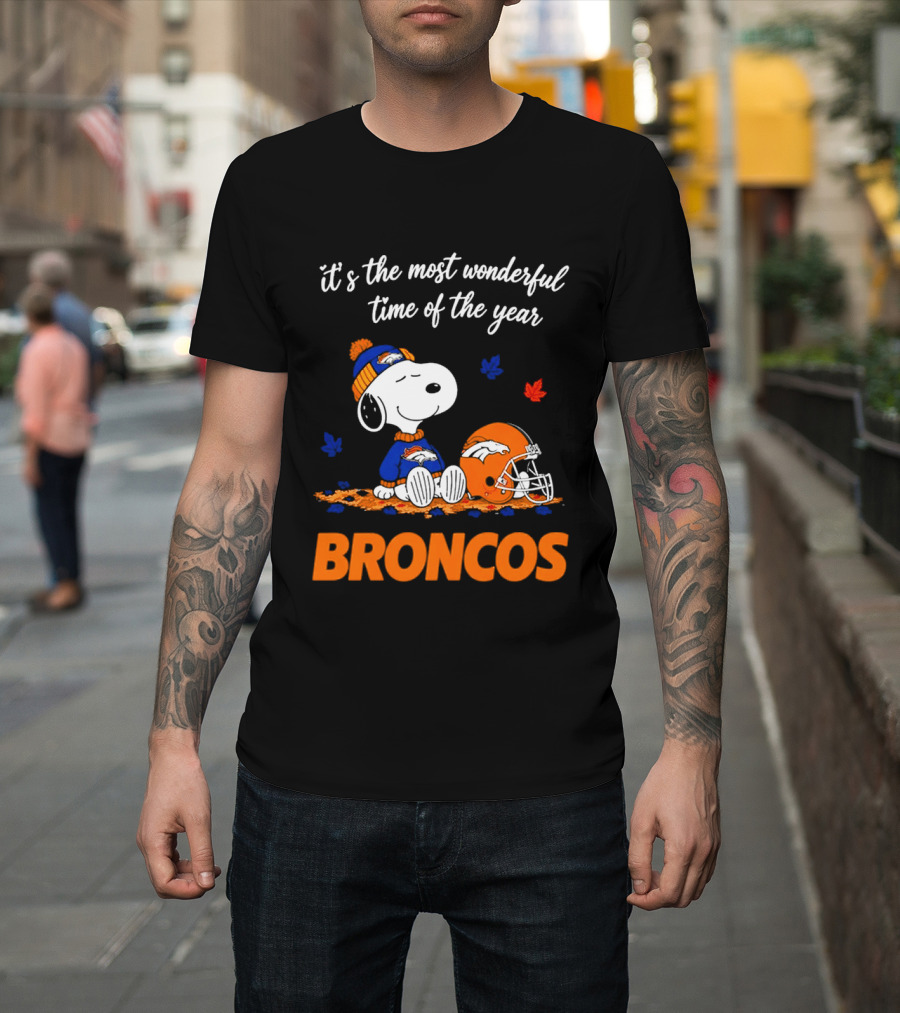 Denver Broncos Snoopy Its The Most Wonderful Time Of Year Autumn Leaves T-Shirt