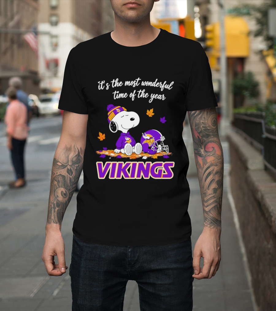 Minnesota Vikings It's The Most Wonderful Time Of The Year Snoopy Sitting Helmet Autumn Leaves T-Shirt