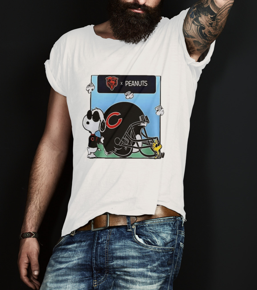 Chicago Bears X Peanuts Snoopy Woodstock Football Collaboration T-Shirt