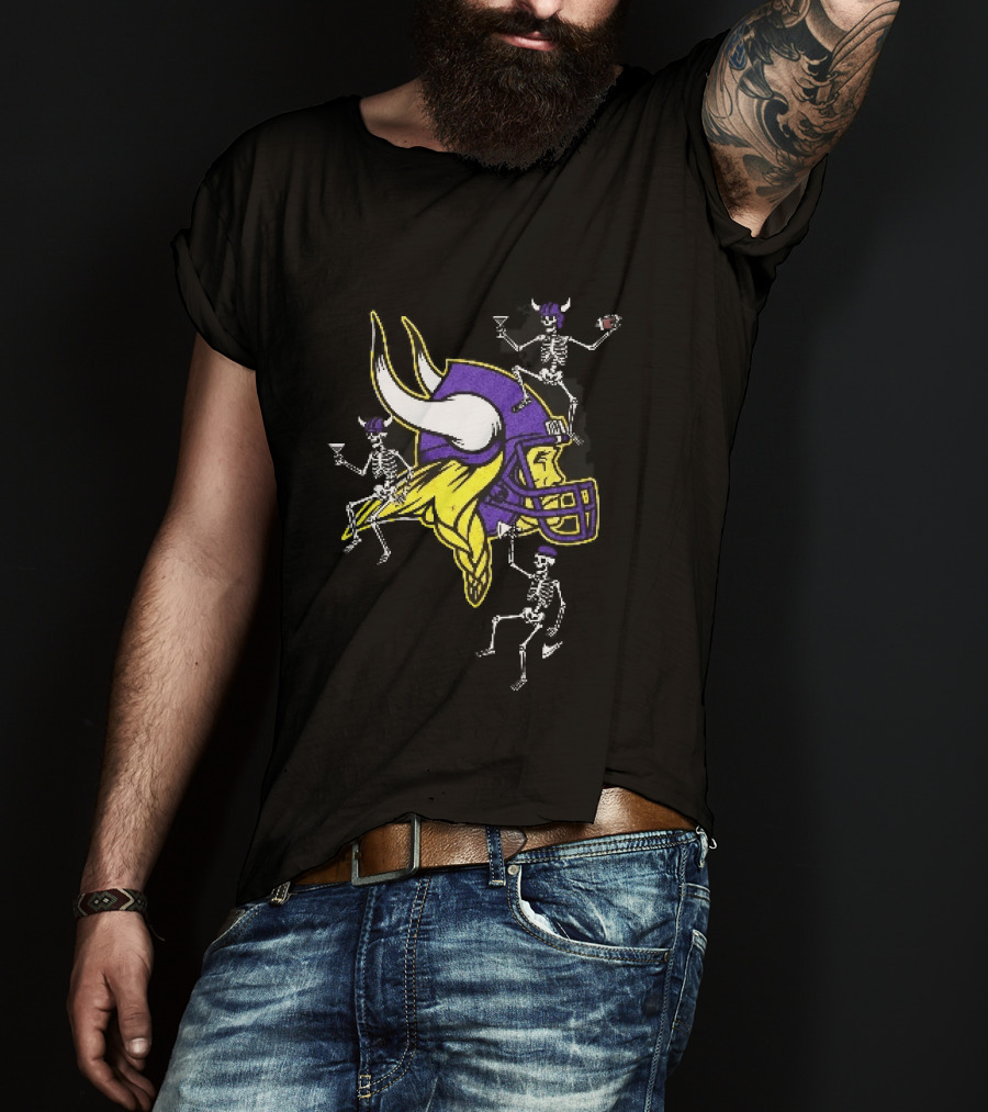 Minnesota Vikings Skeletons Cocktails Football Distressed Axe T-Shirt