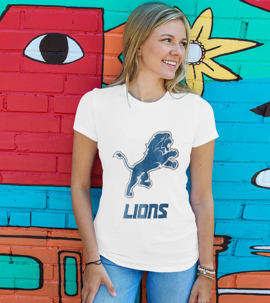 Detroit Lions Distressed Blue Leaping Lion Vintage Team Spirit T-Shirt