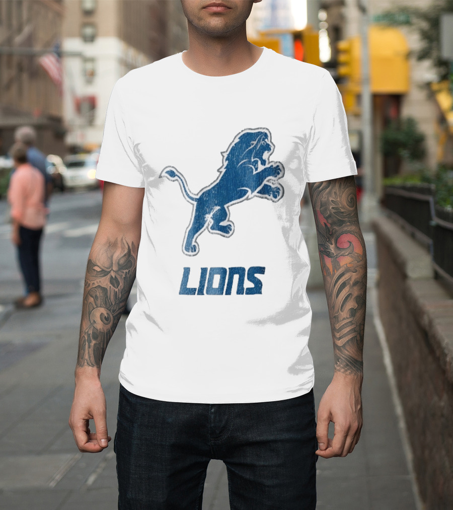 Detroit Lions Distressed Blue Leaping Lion Vintage Team Spirit T-Shirt