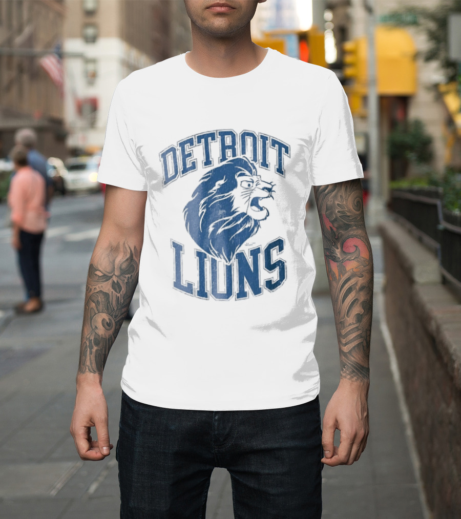 Detroit Lions Distressed Roaring Lion Head Varsity T-Shirt