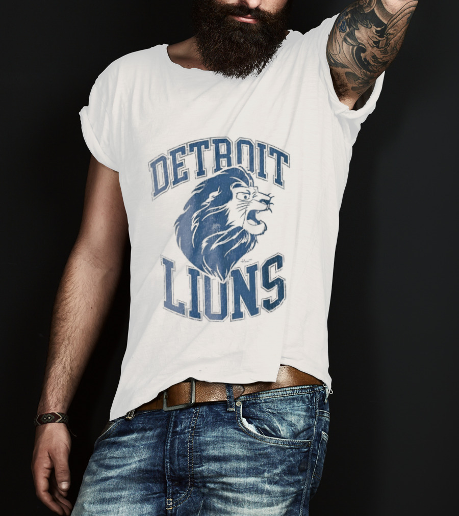 Detroit Lions Distressed Roaring Lion Head Varsity T-Shirt